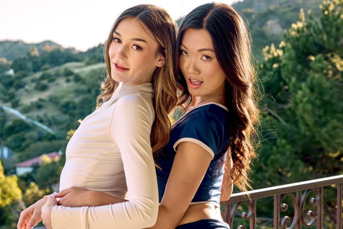Lucy Mochi and Della Cate kissing, pussy licking eagerly in secret moments photo 11