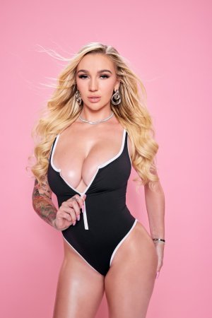 Kendra Sunderland and Gizelle Blanco lick suds, teasing each other beneath the car wash photo 2