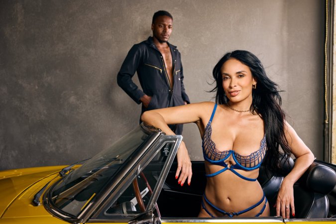 Anissa Kate teaches Goldey blowjob while missionary and standing doggystyle photo 8
