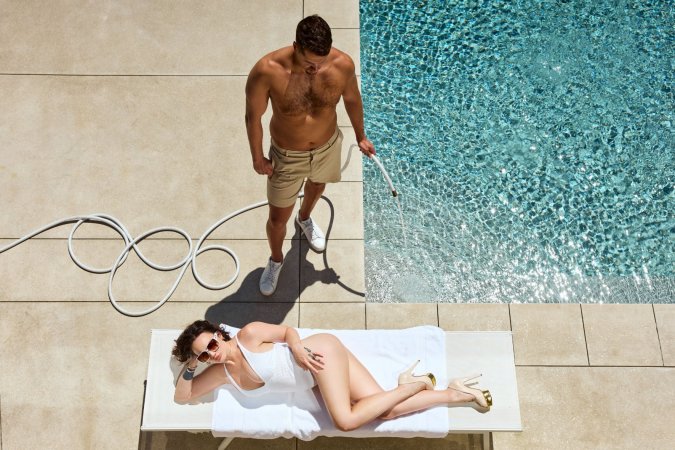 Paris Lincoln seduces staff with a steamy country club encounter photo 1