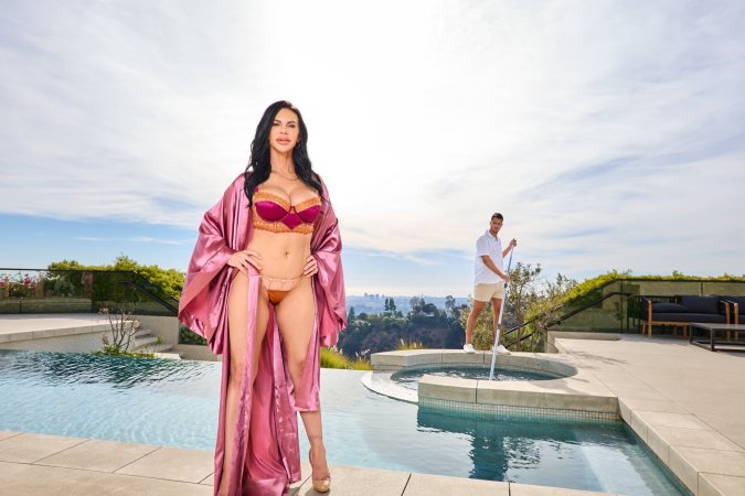 Piper Press teases pool boy with her big tits in the backyard photo 4