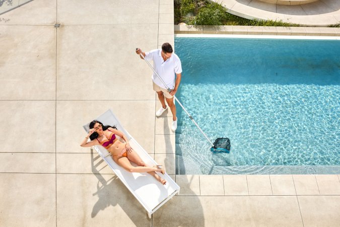 Piper Press teases pool boy with her big tits in the backyard photo 7