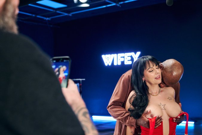Keke Lou Thrives As Hotwife For All photo 11